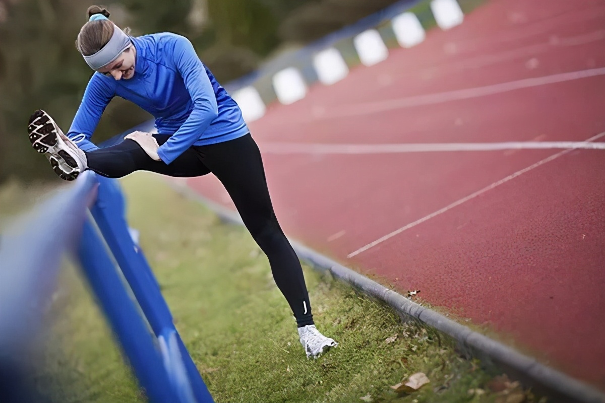 运动|为啥中年人每天跑五公里,依然肚子上一圈肉呢?