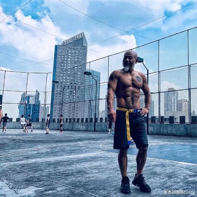 徐智林|被称为“老年彭于晏”的徐智林!一身腱子肉,撩走小13岁娇妻!