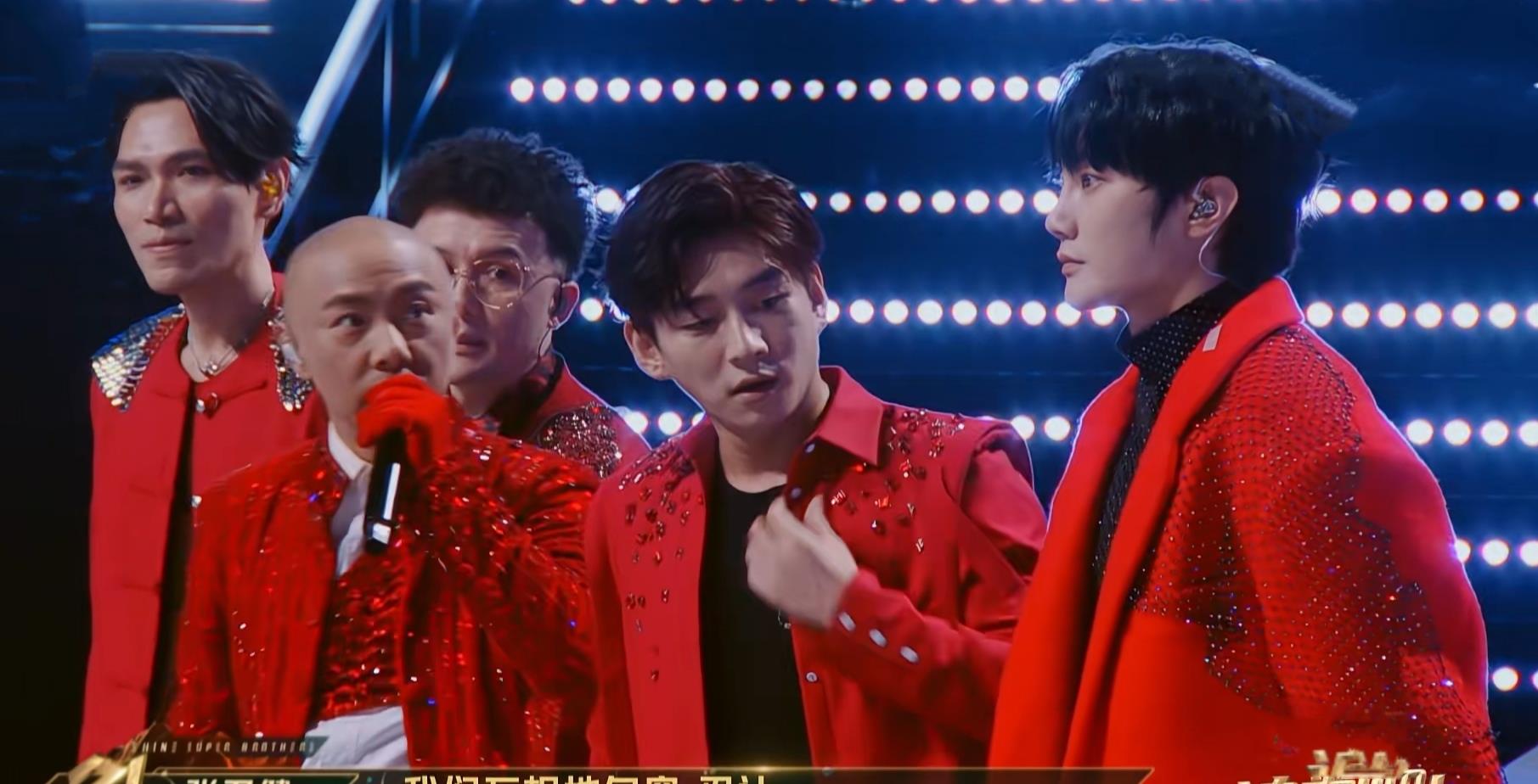 Angelababy|《追光吧》首次公演结束，张卫健组排名垫底，街舞冠军顺利晋级