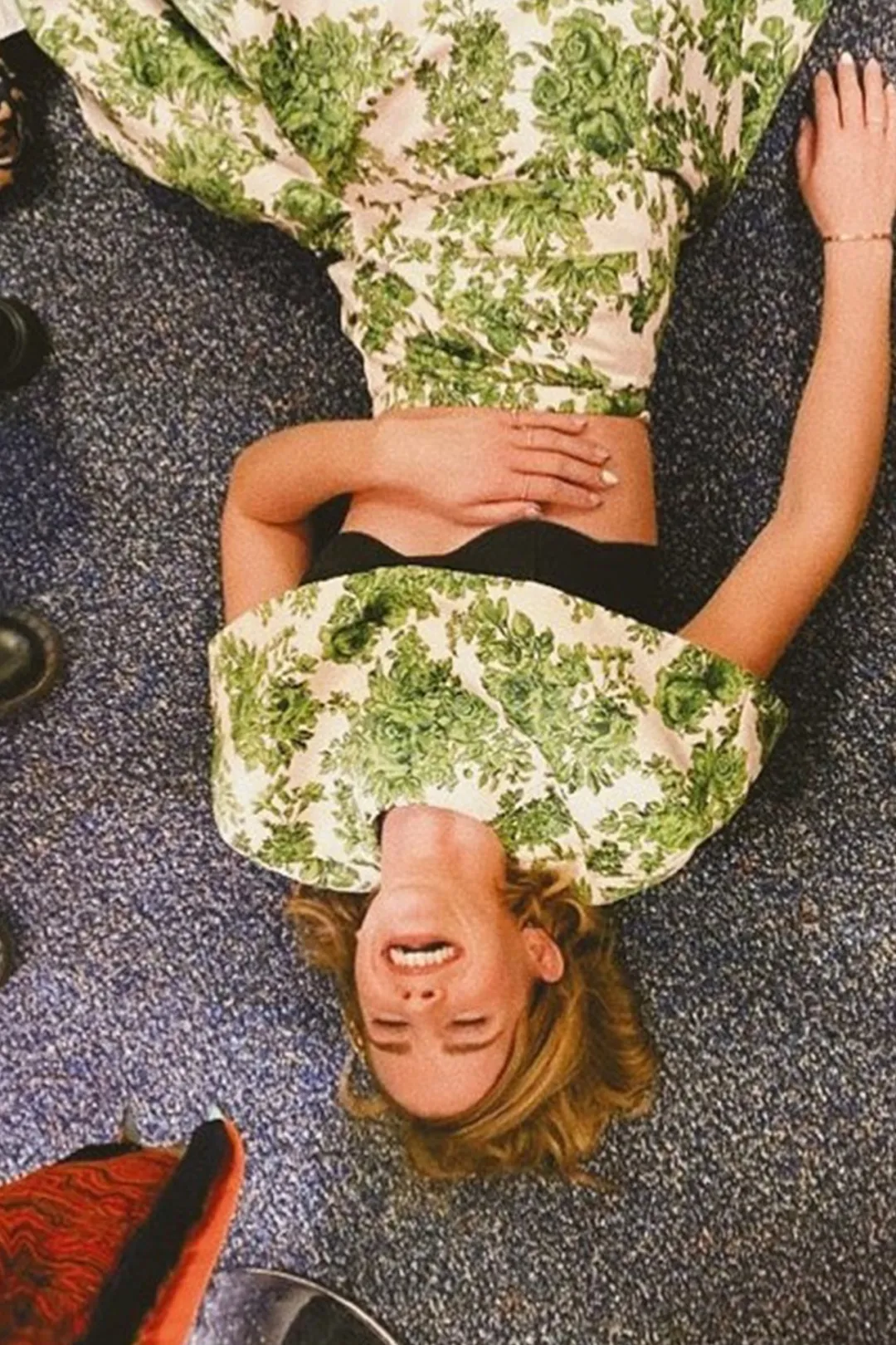 艾玛·沃森|艾玛沃森新造型被骂翻！胸部夸张，网友：把衣服穿上！