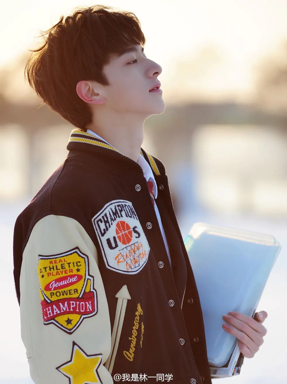 林一|北体187cm长腿校草林一爆红,被称为小林更新:这眼神太要命了