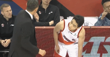 贝加|2次违体被驱逐！CBA大将黯然退场，只打了15分钟，送出6次失误