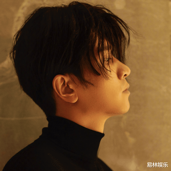 彭冠英|彭冠英凭《阳光之下》爆火，被评价为“扣书式演技”，如今翻红