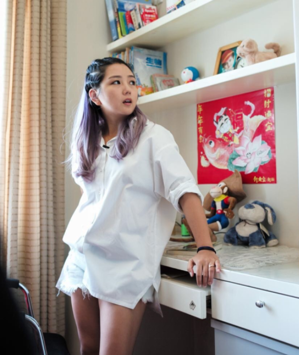 十万个家居为什么|参观何洁如今住的豪宅，卧室大床还有公主风浮雕，35岁还有少女心