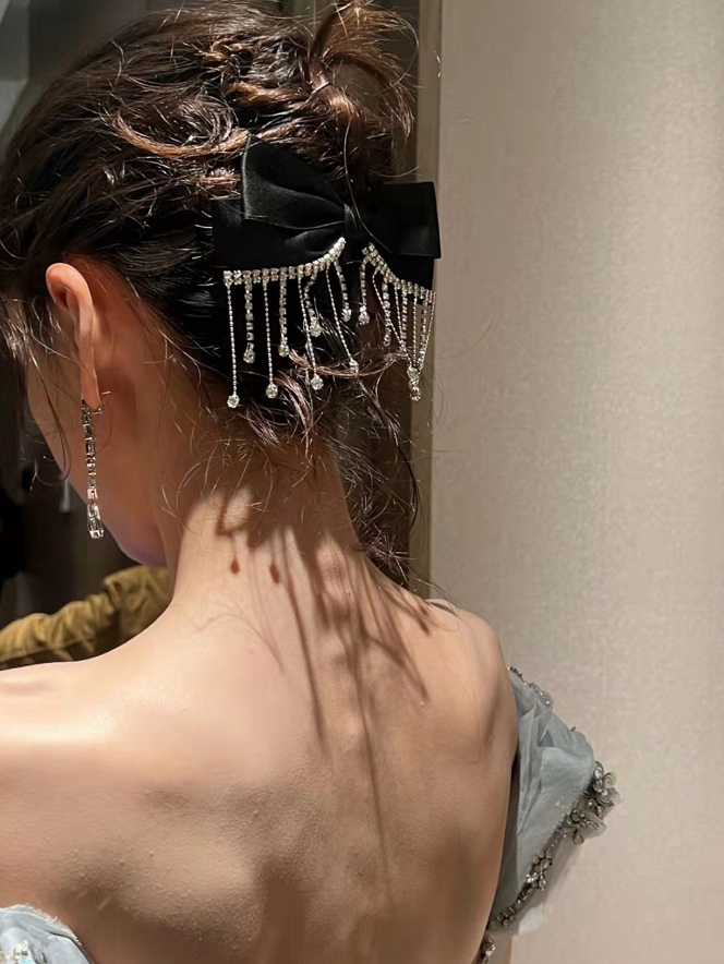 Angelababy Baby跨年发型大爆火!穿露肩公主裙央视脸美得开挂,成晚会大赢家