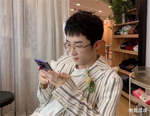 王小歪|蔡萝莉整容后气质大变？JK白袜都不可爱了，王小歪却靠实力获赞