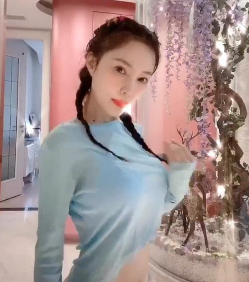 李小璐|“做头发”后续,李小璐PGone仍有联系?被拍一同滑雪甜蜜