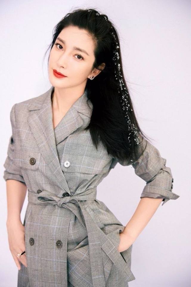 赵丽颖|李冰冰因穿着暴露被举报，工作室回应：请彼此尊重，将取证维权