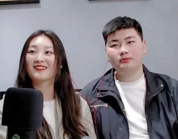 陈亚男|陈亚男18岁旧照曝光，身穿学士服拍毕业照，脸蛋比现在还圆润