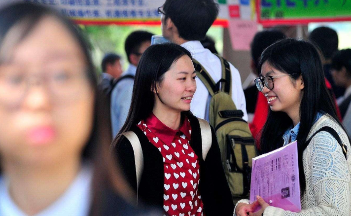 考研|工作月薪8000和读研如何选？引起不小关注热议，大学生选择很一致