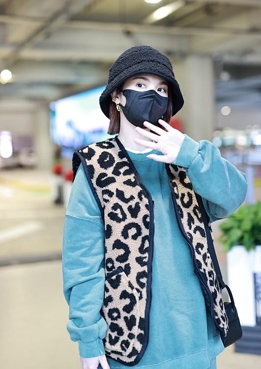 穿衣搭配|日常休闲风穿搭不能少，学学杨丞琳的穿搭思路，释放出高级新潮感