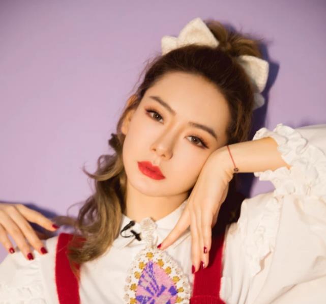 直播带货|黄圣依直播带货,称“包治百病”吓坏杨子,杨子直言有病得吃药