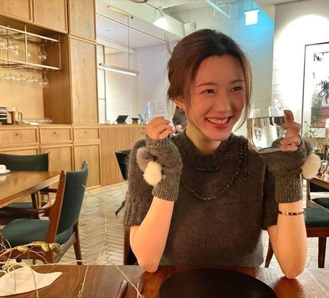 继父|母女三人都美丽，有钱继父的149亿成悬疑，李昇基新女友很顶楼