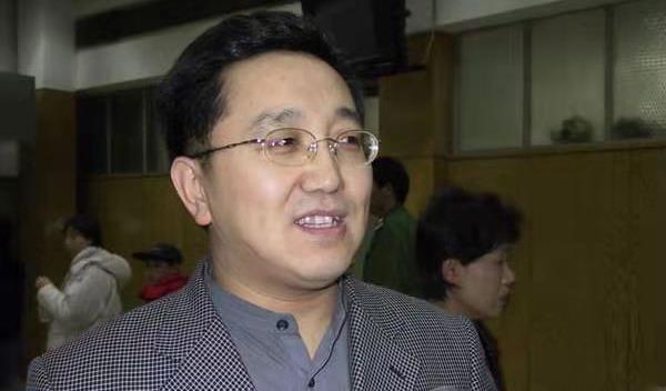 赵本山|著名演员句号:曾是赵本山助理,二婚娶小11岁妻子,为岳父母养老