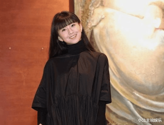 杨丽萍|22岁小彩旗彻底放飞自我，杨丽萍对她己经失去控制，如今成这样