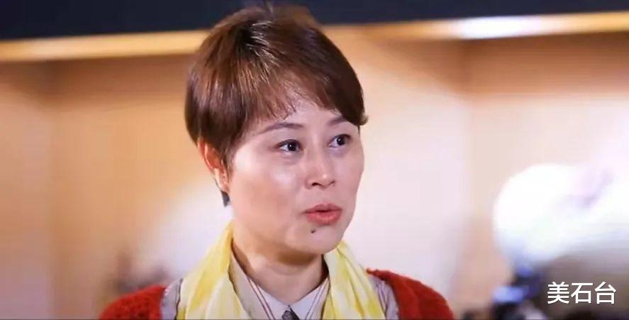 1997年,从山上背回几块石头后,她敢用580万买几串筋脉石