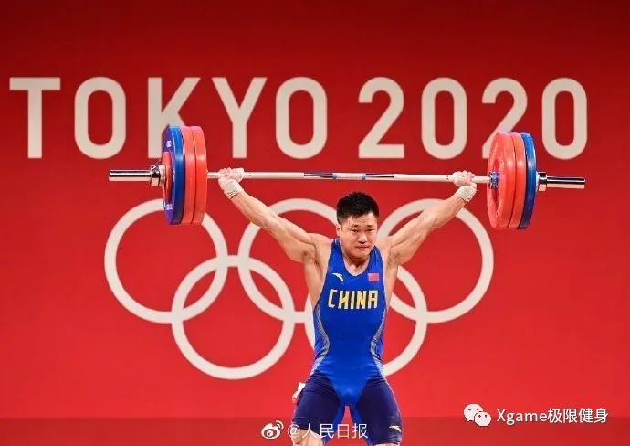 吕小军|37岁军神不老！举起5倍体重碾压对手，1周训练量超10吨，背肌能夹万物！