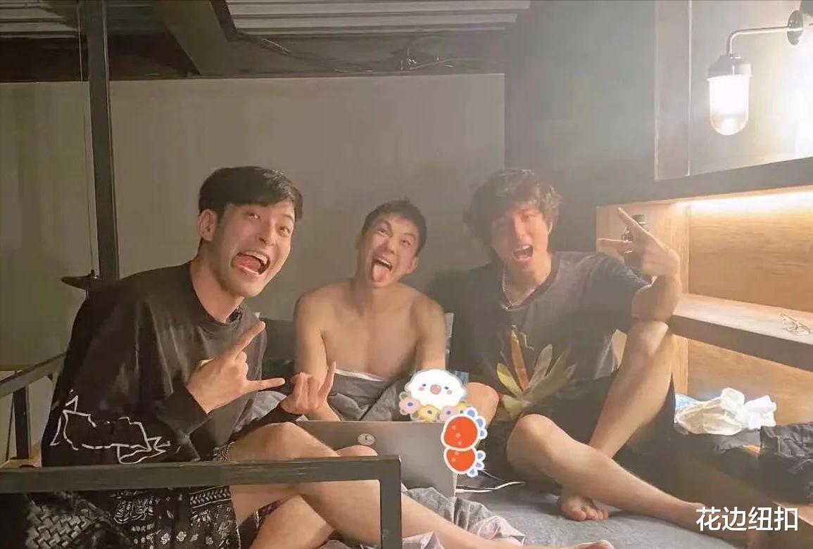 披荆斩棘的哥哥|《披荆斩棘的哥哥》打破综艺僵局，成团后友谊延续，感情很好