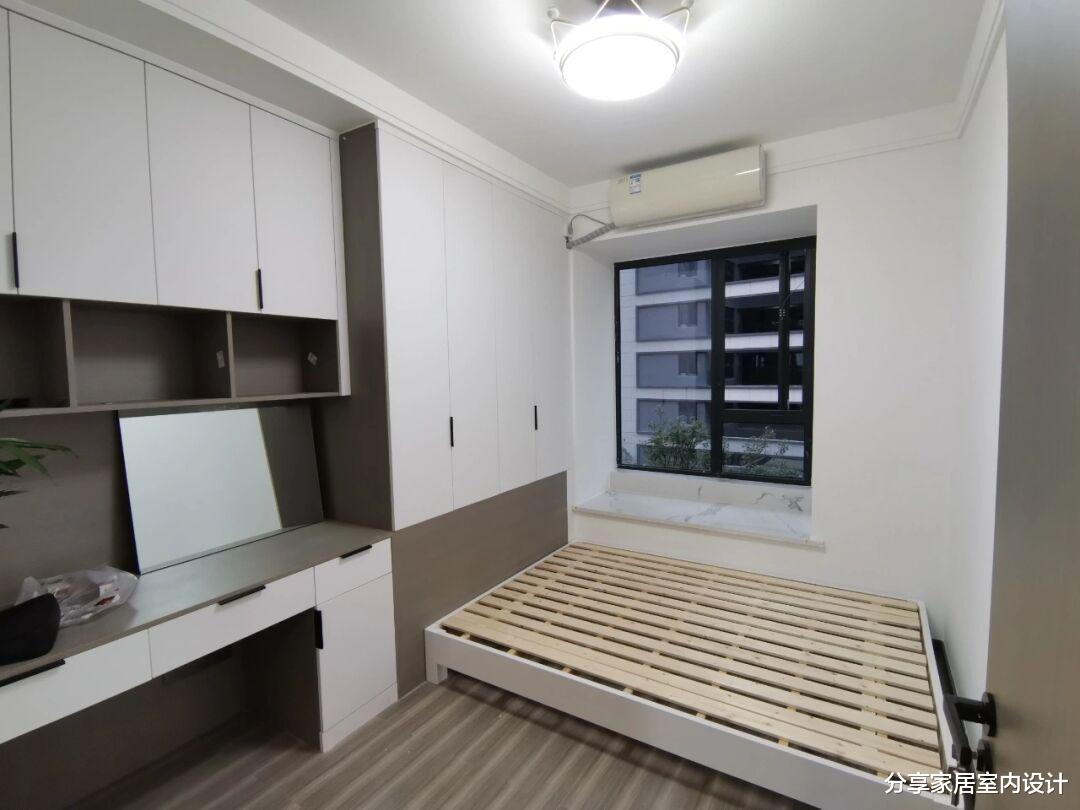 普通人家的装修，不做电视墙，设计嵌入式的衣柜非常实用！