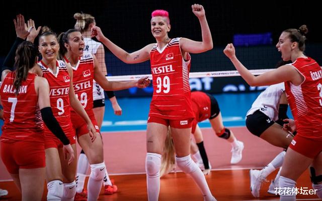 土耳其队|3-0！第一支5连胜球队诞生，13分反超美国女排，领头羊再度易主！