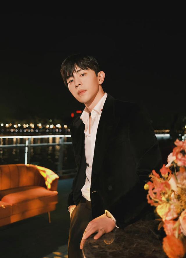 邓伦|邓伦演绎邮轮大片，贵公子气质，这才是明星内卷的“男神”模板！