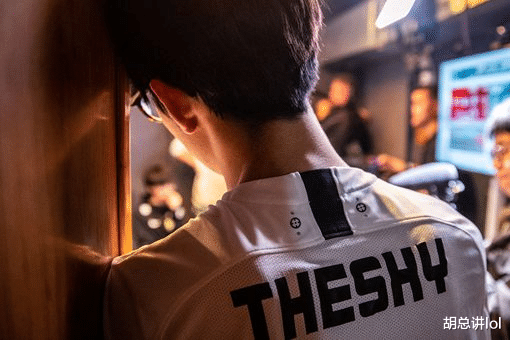 tes战队|LOL：左手下赛季要离开TES，直播讽刺新人晴天，不留后路