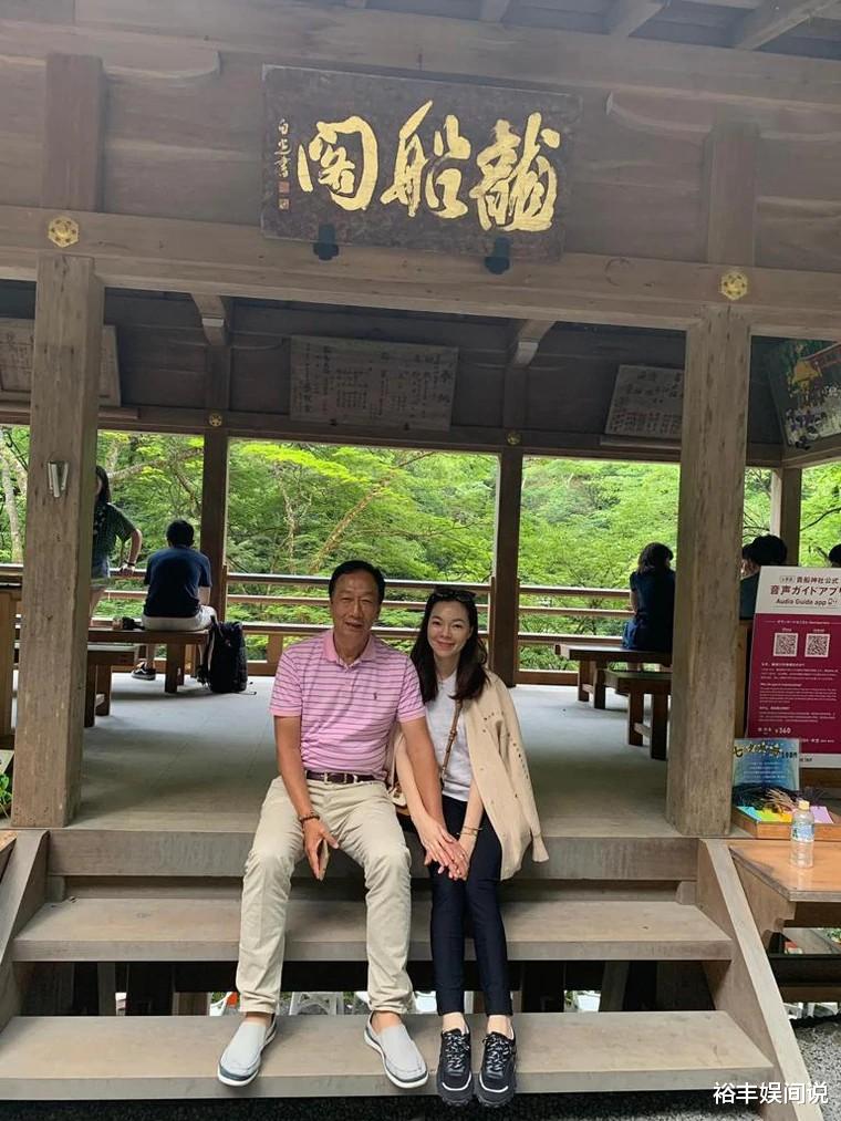 曾馨莹47岁生日捐300万做公益,携俩女儿做义工,每一年都行善