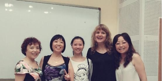 |为何大学校园里，英语老师个个都“美若天仙”，原因很简单