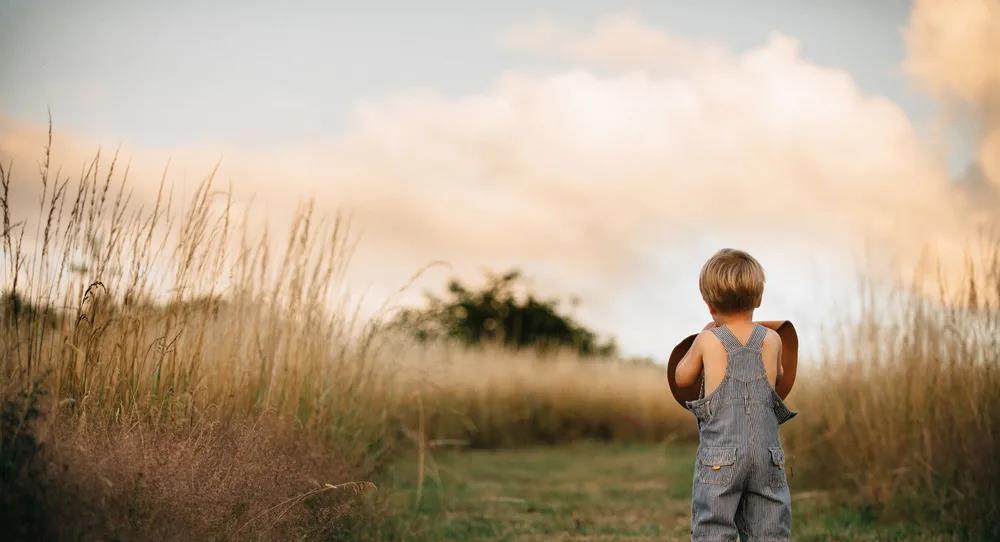 大手牵萌娃|教育专家说:如果懂得这几条教育法则,调皮捣蛋男孩不难养!