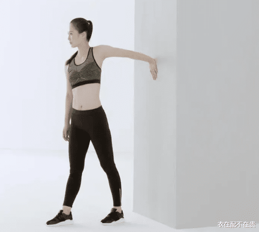 衣在配不在贵|身材一般却有“美人感”的女生，在3个地方讨了巧，建议照着打扮