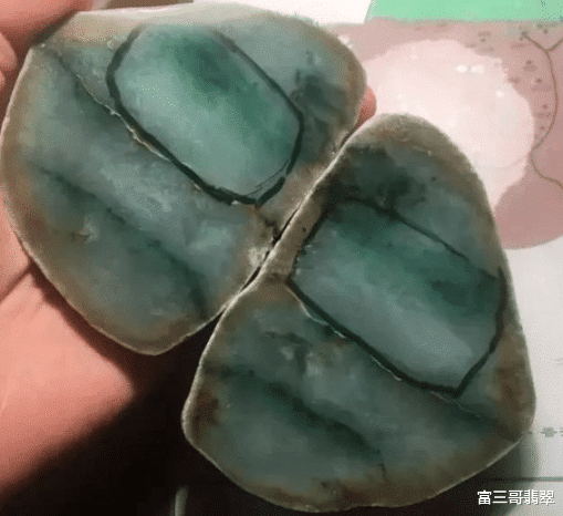 翡翠|新人玩翡翠赌石最容易在这里被忽悠：要买就买表面裂小的？