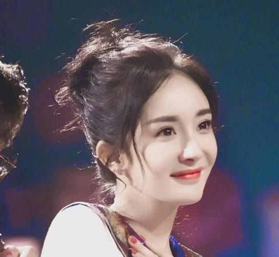 发型 别总扎丸子头了,伤发际线!秋天跟杨幂扎这3款发型,减龄显脸小