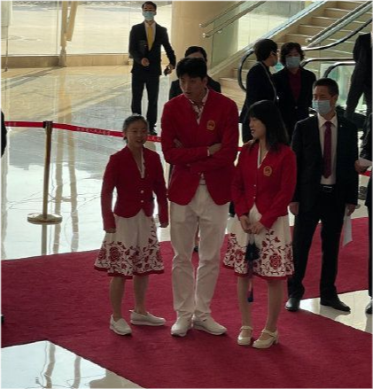 杨幂 冠军杨倩事业大爆发!穿T恤越来越有女明星范,却没有拍大片惊艳