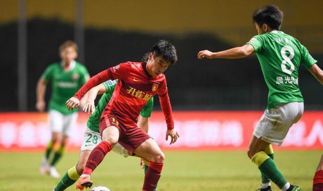中超|1-0，终于赢了！中超豪强神了，68%控球+狂轰32脚，涌现最强归化