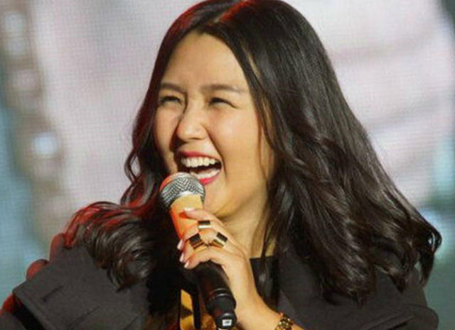 何洁|35岁何洁瘦出新高度，体重90斤，大象腿成“筷子腿”，状态似少女