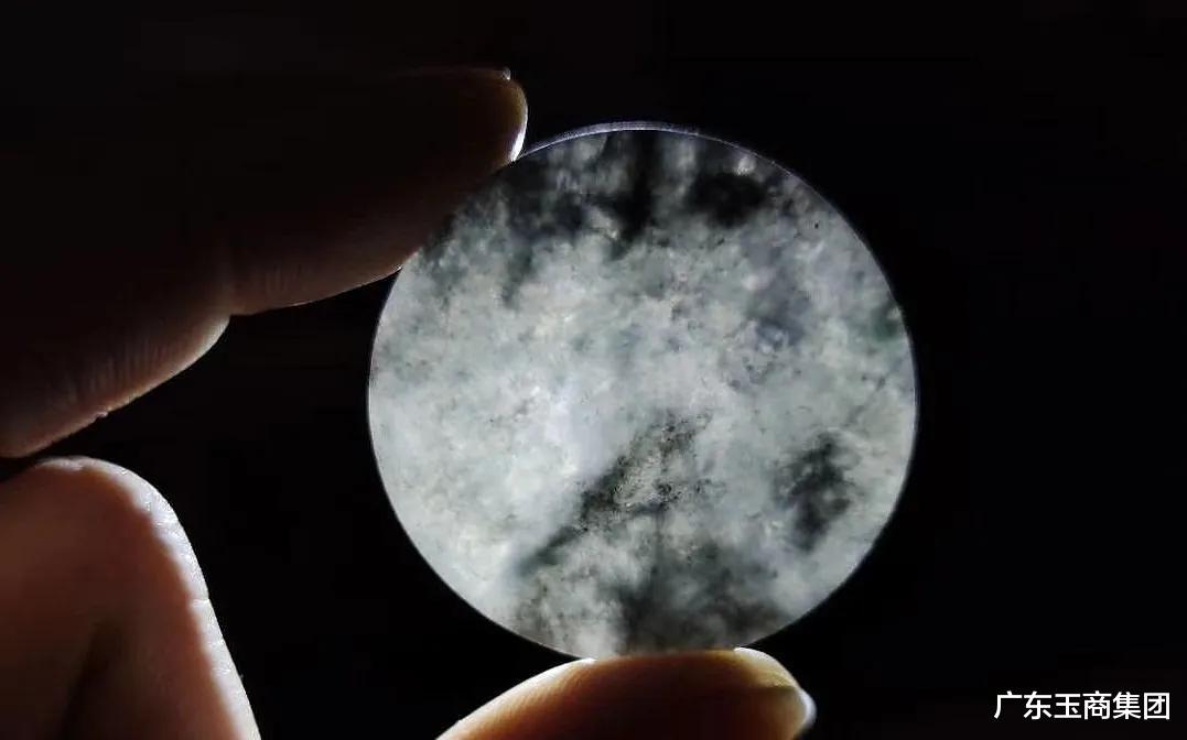翡翠|翡翠的颜色都是怎么来的？太神奇了！