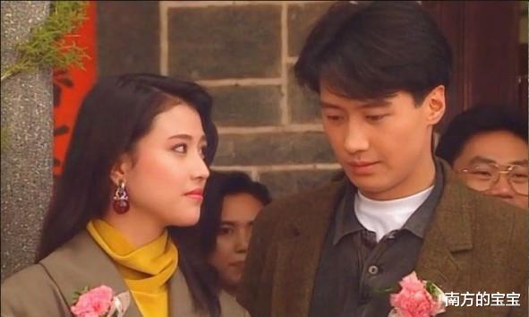 周海媚|55岁周海媚直播被催婚，网友：“女神老了，太可怕了”