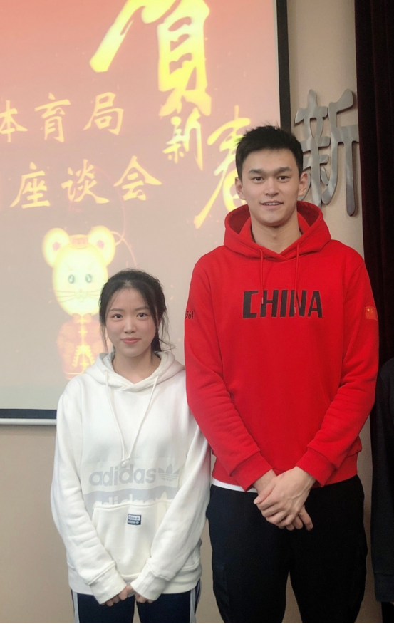 BiuFashion|新晋奥运冠军杨倩，生活中是充满童趣的“小可爱”，穿国货挺亮眼