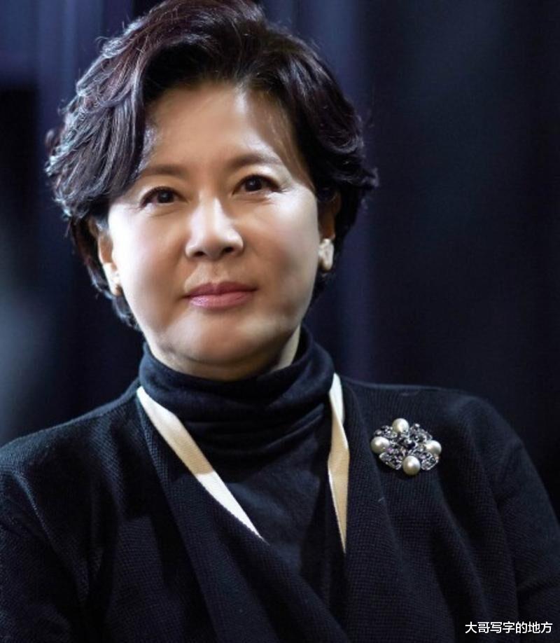 斛珠夫人|离开“米虫”前夫，成了郑敬淏的母亲，她的人生翻篇还买了7层楼