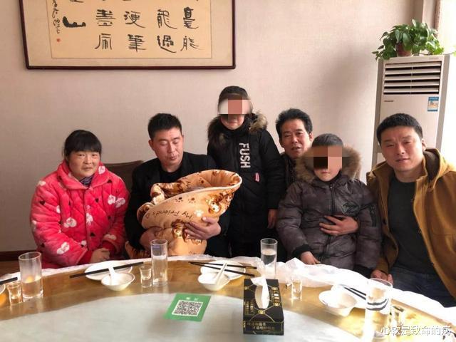儿子在医院附近失踪,怕儿子回来找她,她去医院应聘干了27年保洁