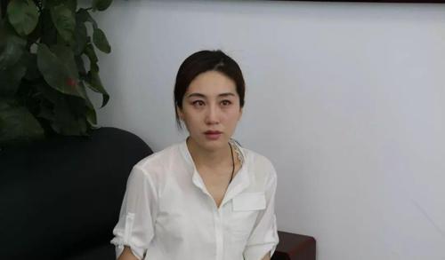 周美毅|周美毅被骗婚生子，母亲离世当天小三登堂入室，至今再未见过孩子