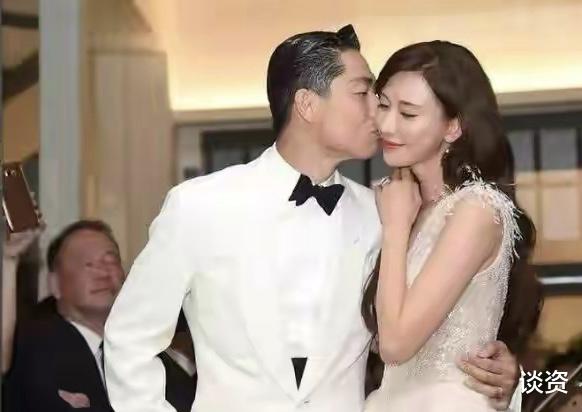 林志玲|46岁林志玲罕露面，穿蕾丝v领太显嫩，暴瘦成蛇精脸，尖下巴太吓人