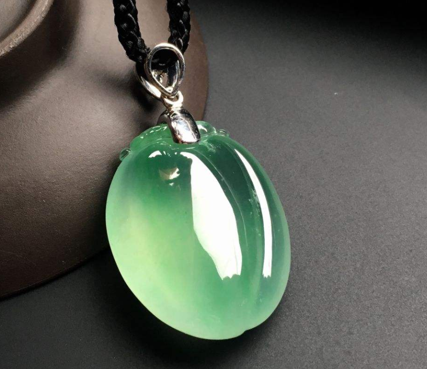 |起胶、起刚、起莹的翡翠价值都不低。