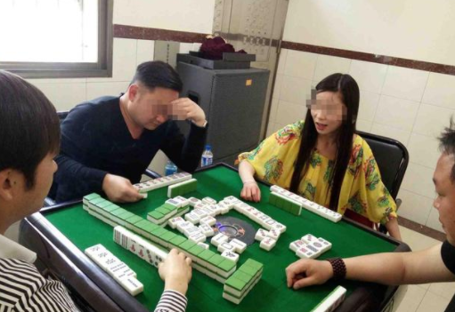 平时工资全上交,妻子捂着几十万存款不肯动,患癌丈夫偷卖房自救