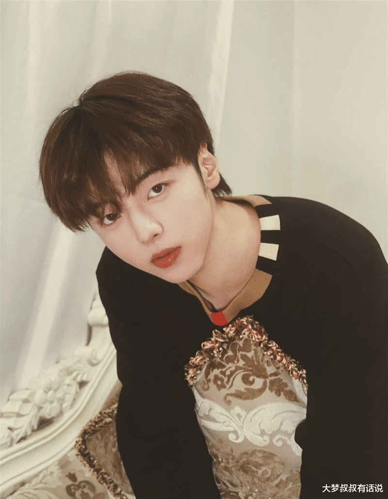 邓泽鸣|又有男歌手出轨！遭爆“16岁就约上床”　女友揭崩溃内幕