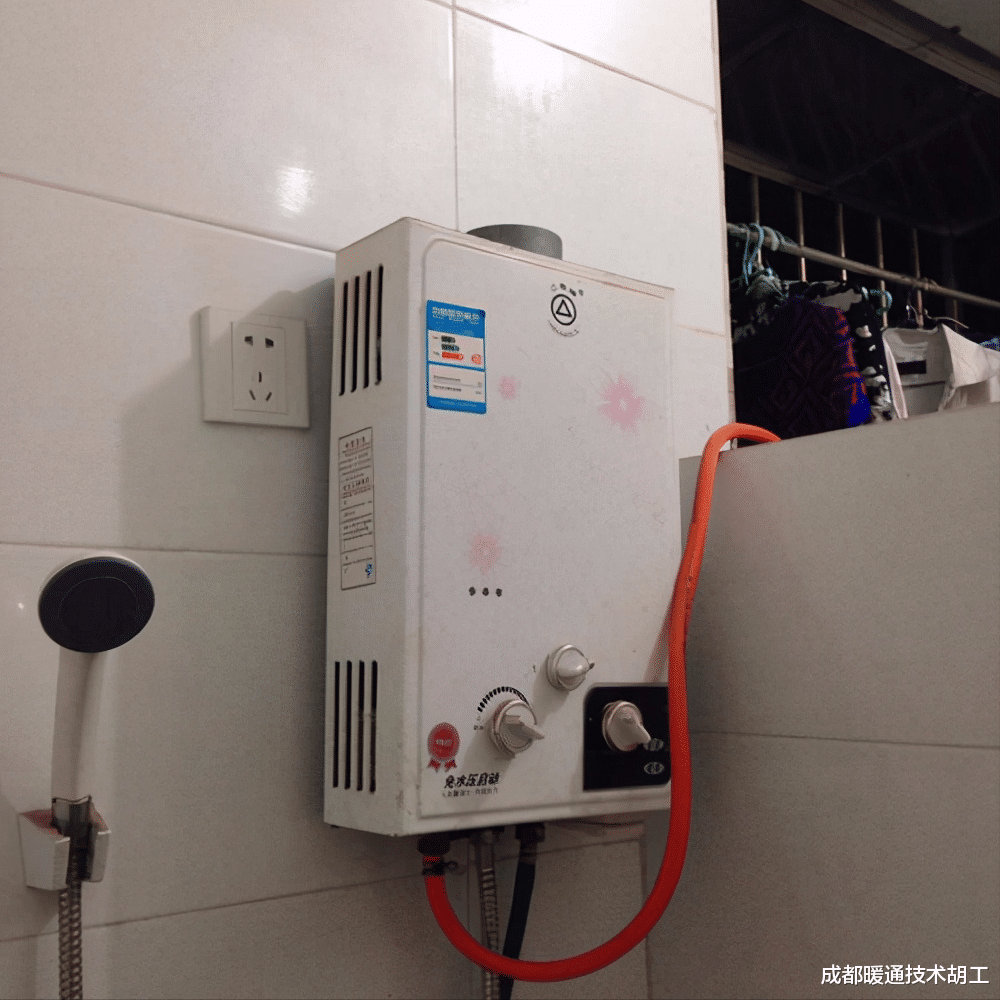 |老房替换了燃气热水器,比电热水器舒服多了,加上热水循环,巴适