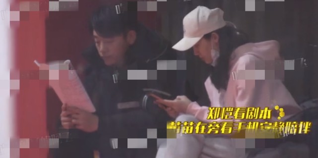 郑恺|郑恺一家三口罕同框！苗苗带女儿探班老公，小酸奶走路不稳萌态足