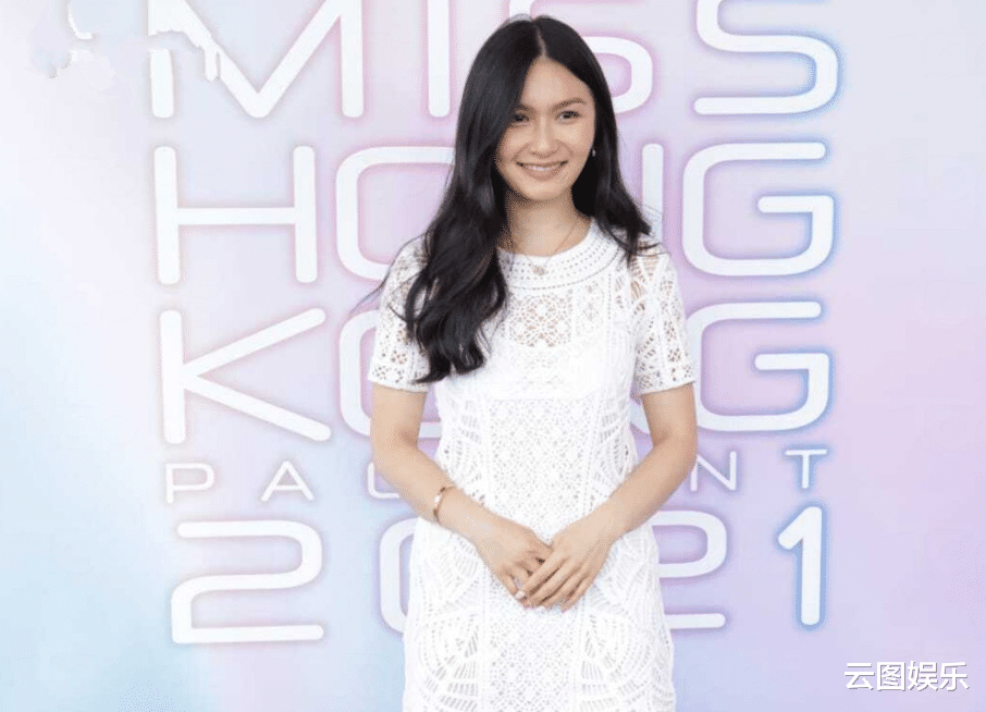 小三|关礼杰26岁女儿参选2021港姐！穿白色长裙现身，美貌出众艳压群芳