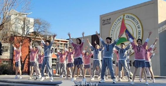 复旦大学|中传学霸冯琳入职电视台？自称没入职会继续深造，已被保送复旦