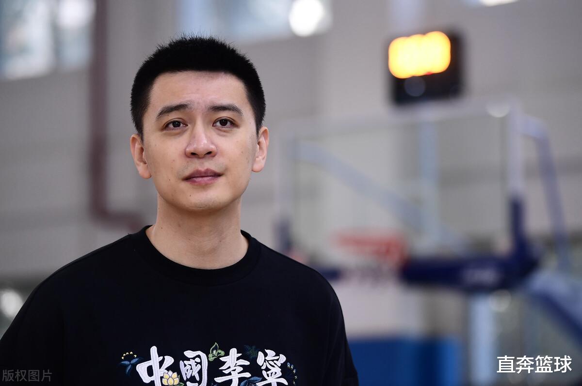 辽宁男篮|辽篮亏大了，梅奥离队后实力爆表，李洪庆的决定让杨鸣无奈